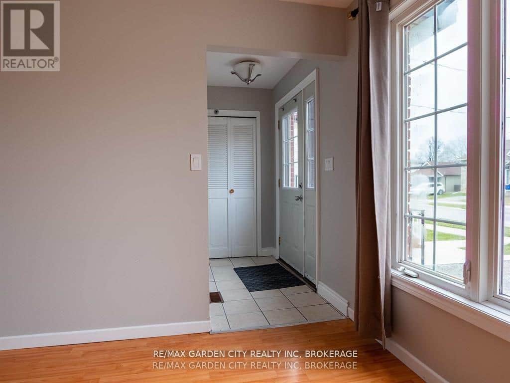 9 CHURCHILL STREET - Photo 3 of 46, St. Catharines (Western Hill), Ontario