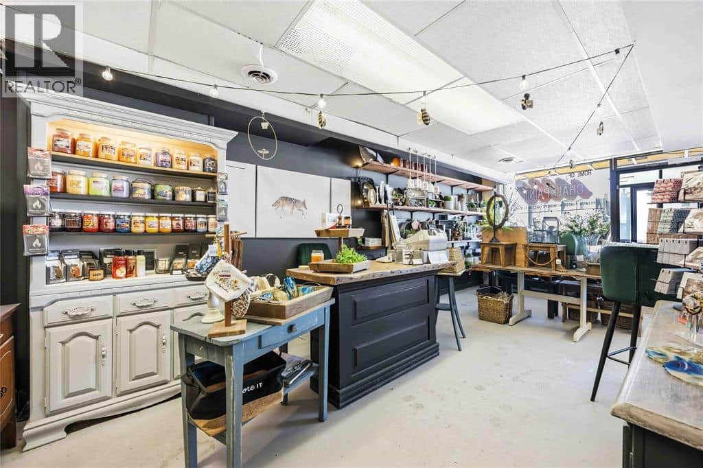 116 East STREET North - Photo 3 of 6, Sarnia, Ontario