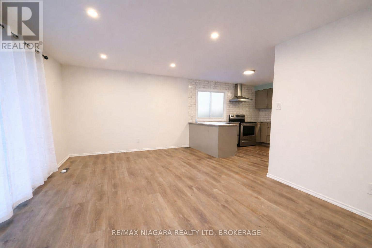 UPPER - 128 TOULON CRESCENT - Photo 4 of 13, London East (East I), Ontario