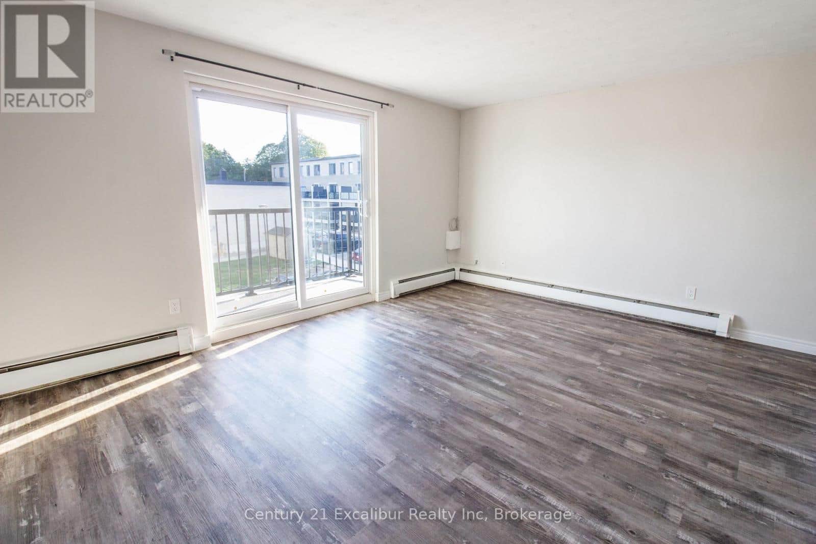 16 - 320 QUEEN STREET E - Photo 4 of 13, Centre Wellington (Fergus), Ontario