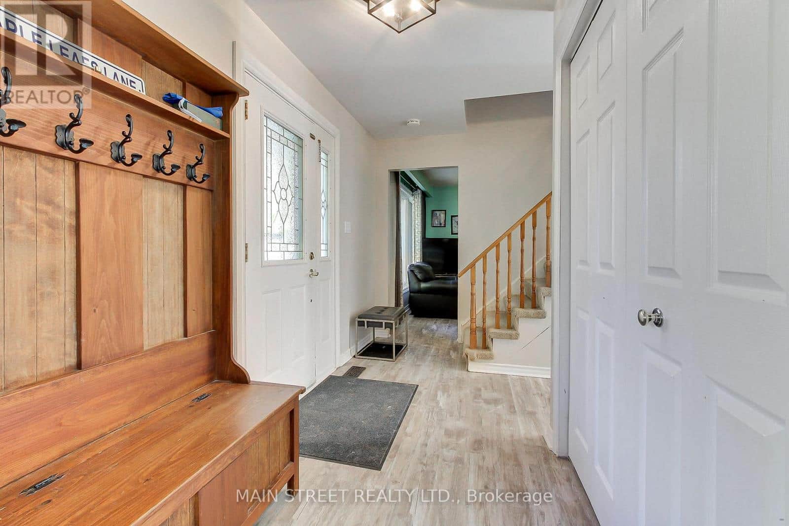 16 RAMSAY STREET - Photo 3 of 24, East Gwillimbury (Holland Landing), Ontario