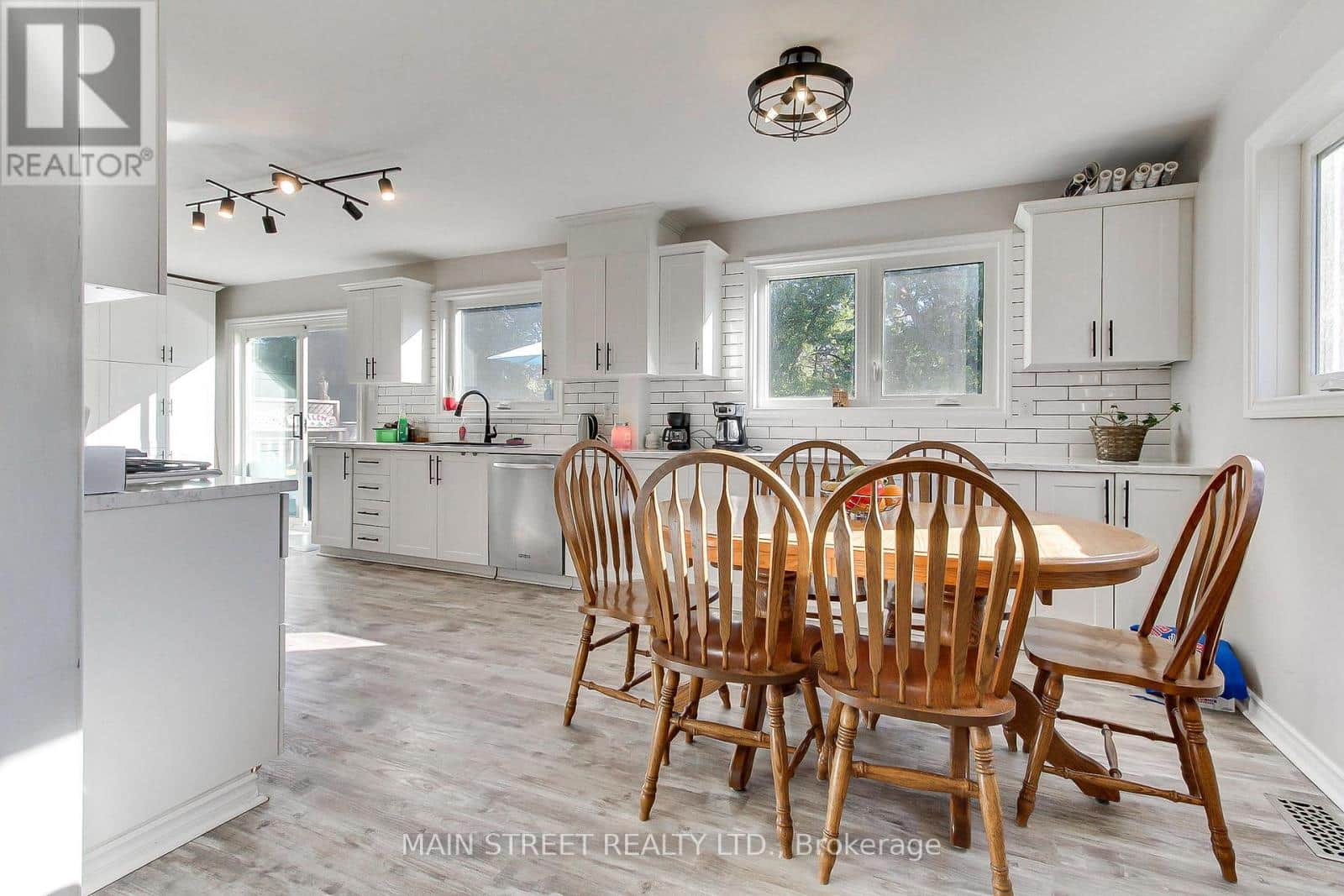 16 RAMSAY STREET - Photo 5 of 24, East Gwillimbury (Holland Landing), Ontario