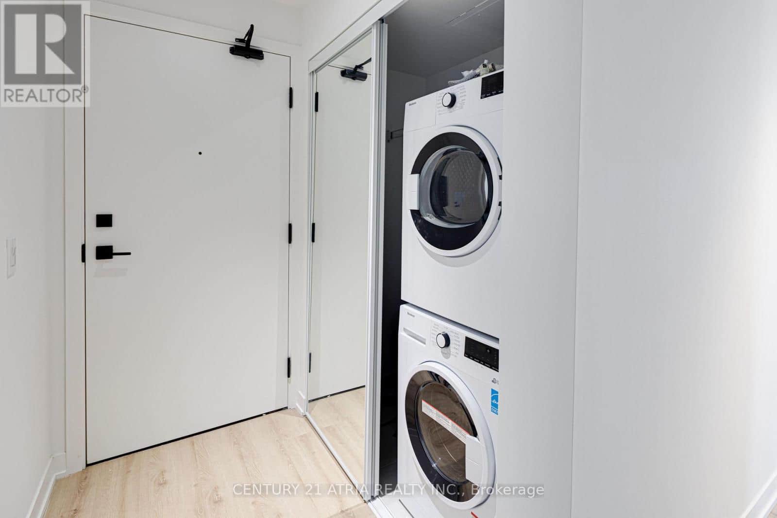 2515 - 319 JARVIS STREET - Photo 2 of 21, Toronto (Moss Park), Ontario