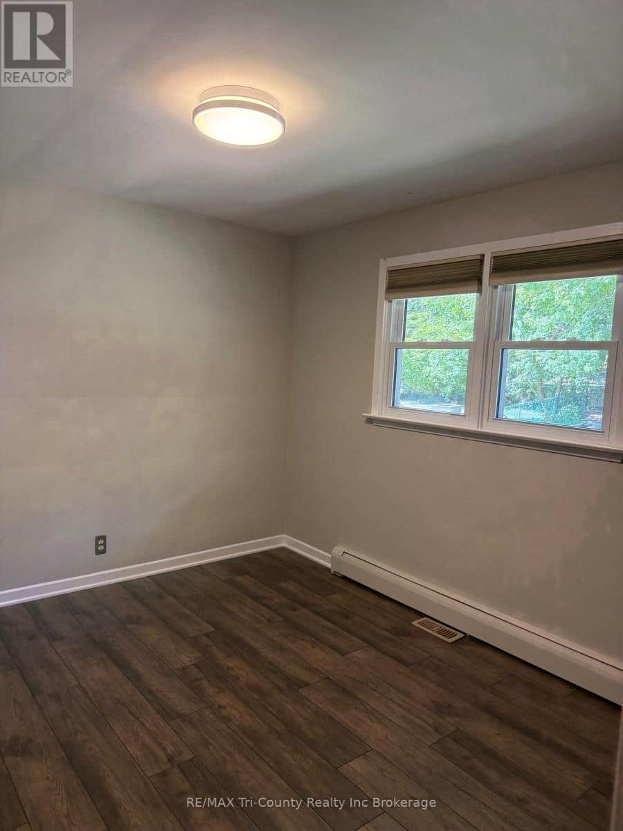 20 FAIRFIELD CRESCENT - Photo 5 of 15, Tillsonburg, Ontario