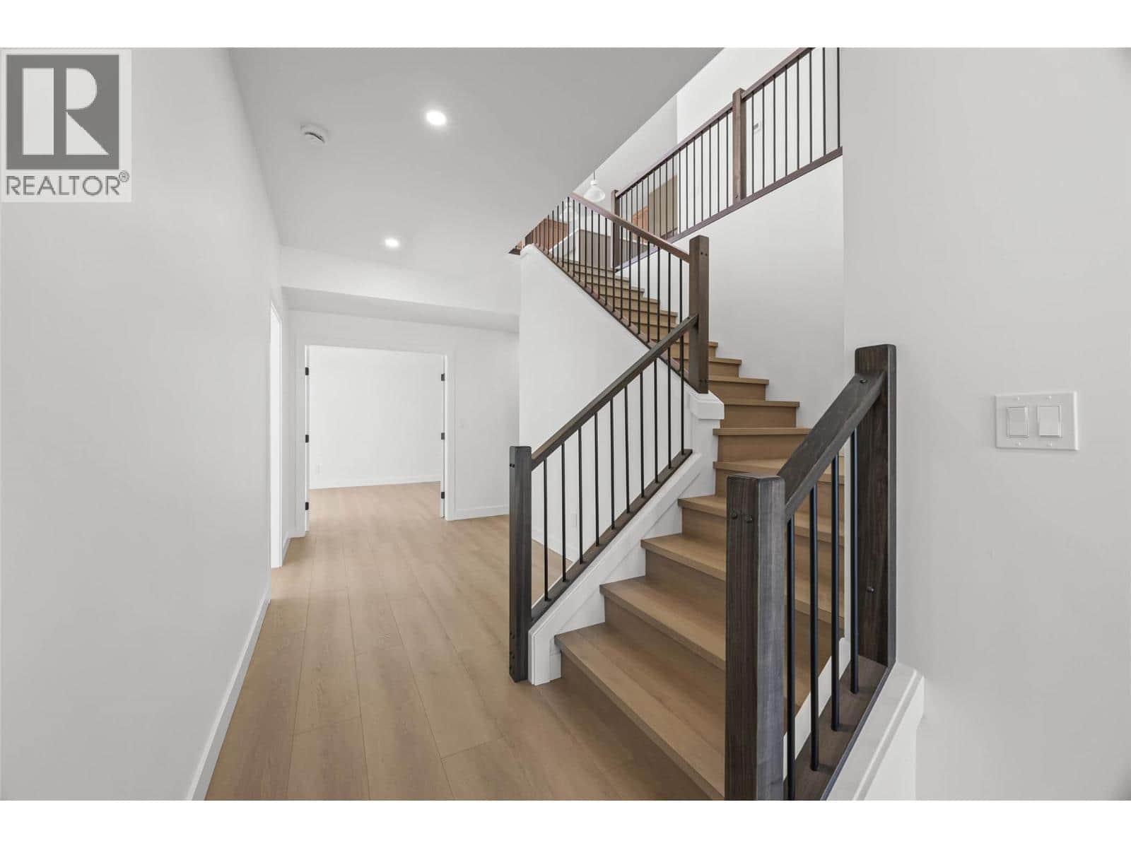 1298 BRECHIN Place - Photo 3 of 36, Kamloops, British Columbia