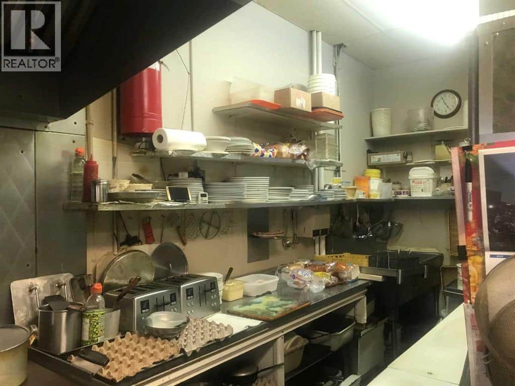 3012 17 Avenue SE - Photo 3 of 6, Calgary, Alberta