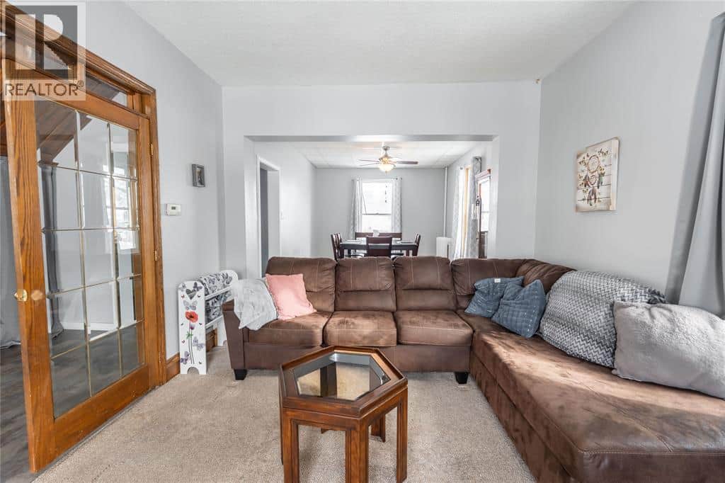 166 JOHN STREET - Photo 5 of 30, Sarnia, Ontario