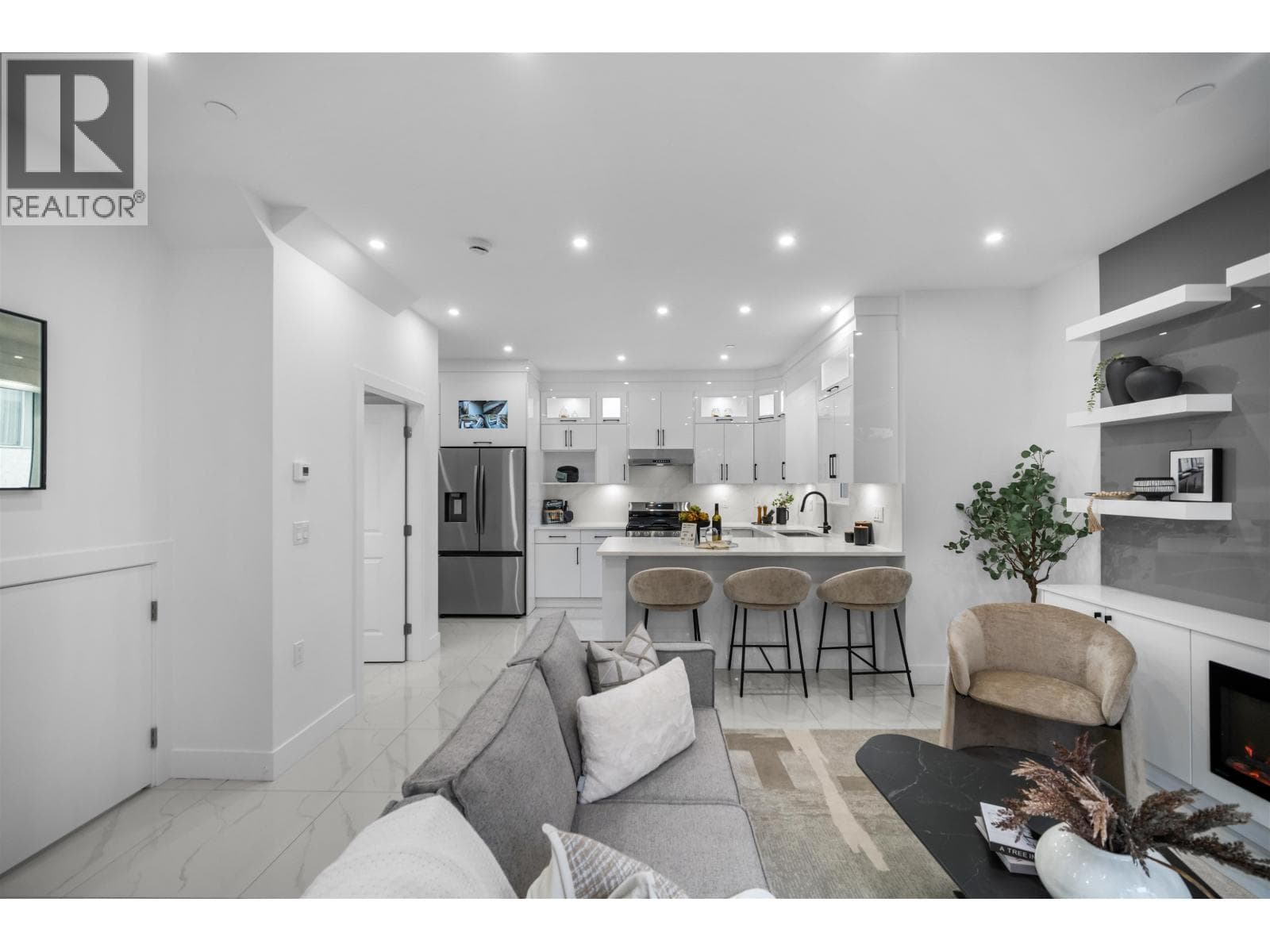 2076 E 50TH AVENUE - Main photo, Vancouver, British Columbia