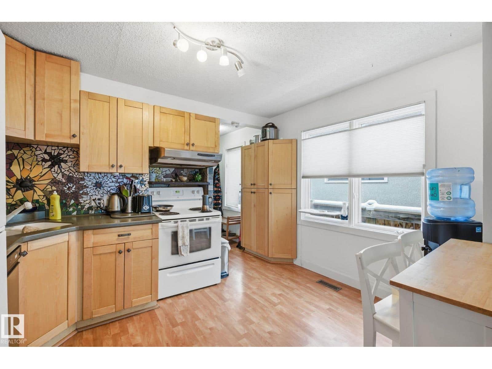 9705 87 AV NW - Photo 5 of 40, Edmonton, Alberta