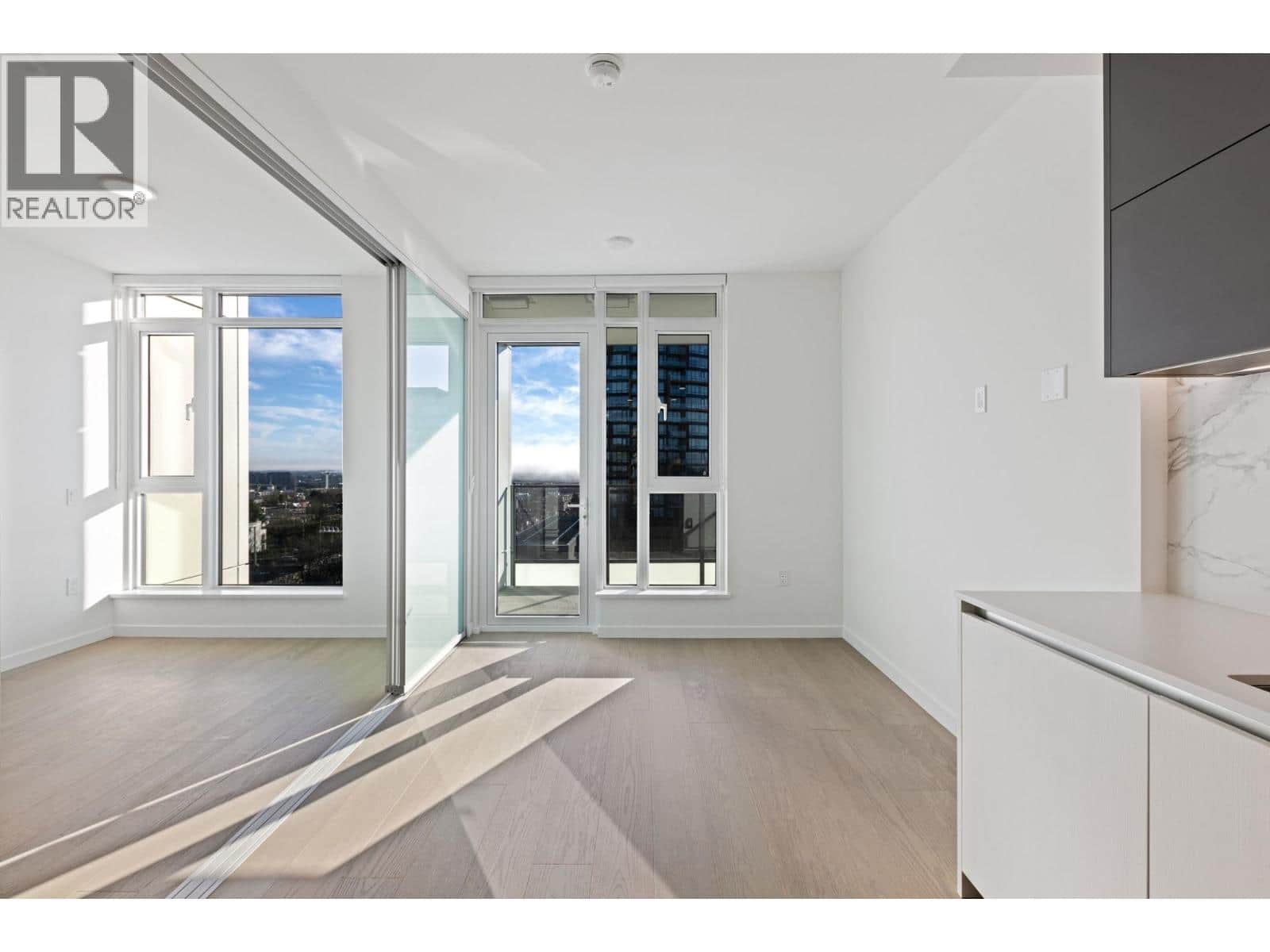 606 8415 GRANVILLE STREET - Photo 3 of 38, Vancouver, British Columbia