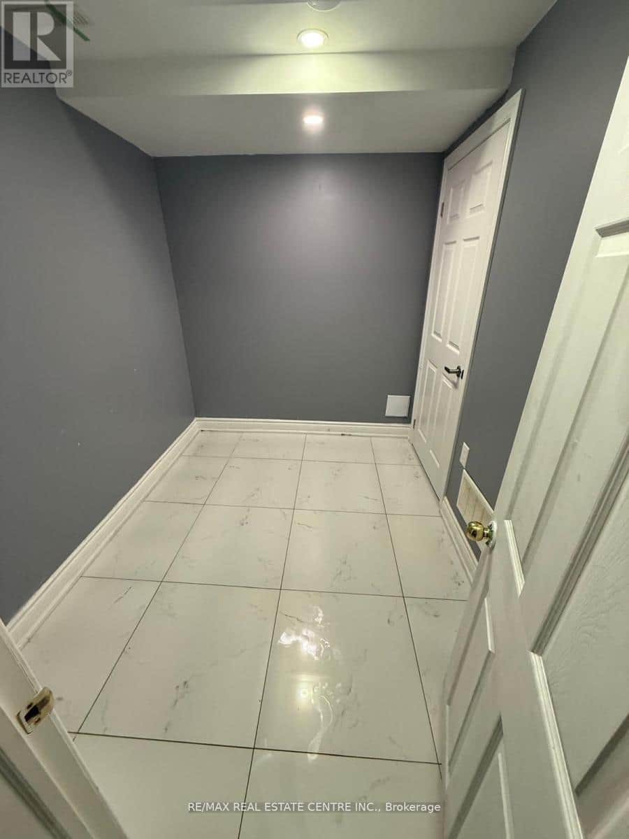 BSMT - 22 MATTERDALE AVENUE - Photo 5 of 8, Brampton (Fletcher's West), Ontario