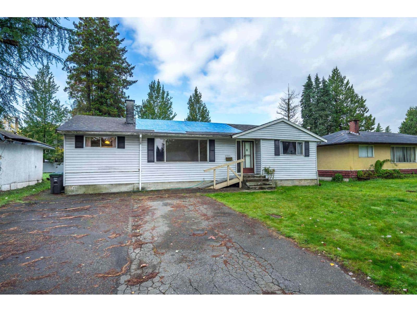 10331 155A STREET - Photo 2 of 32, Surrey, British Columbia