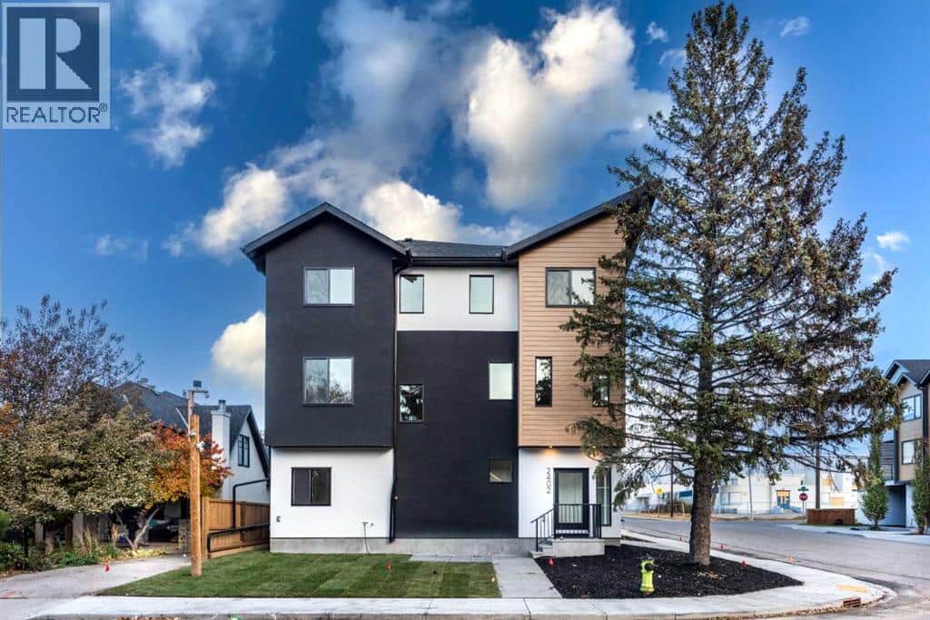 2402 Westmount Road NW - Photo 3 of 49, Calgary, Alberta