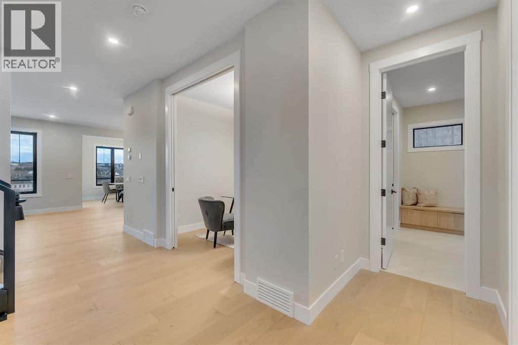 12 Spring Creek Point SW - Photo 4 of 44, Calgary, Alberta