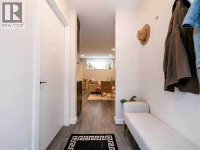 2, 898 Greywolf Run N - Photo 3 of 12, Lethbridge, Alberta