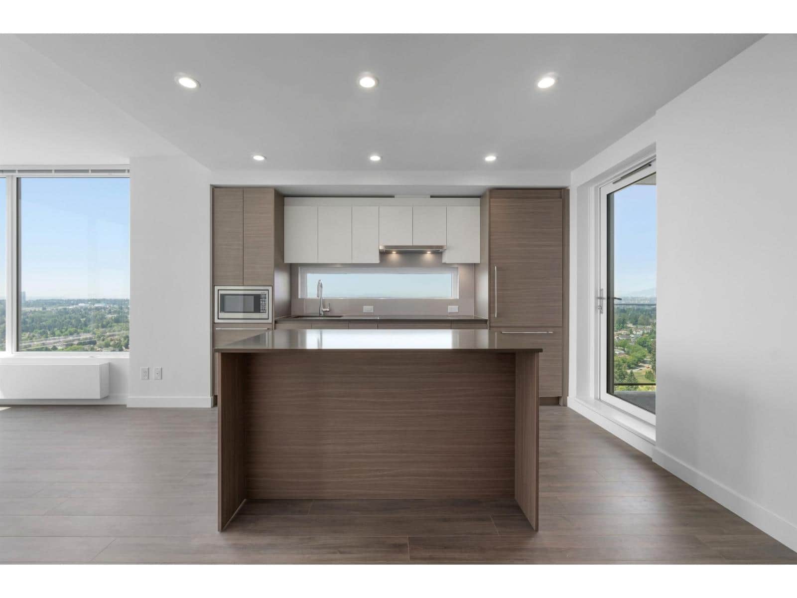 3803 13615 FRASER HIGHWAY - Photo 4 of 32, Surrey, British Columbia