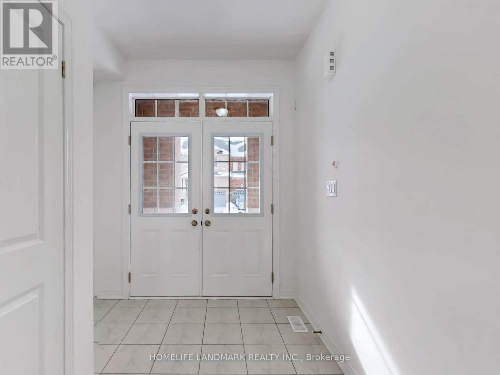 8 BUSHWOOD TRAIL - Photo 4 of 41, Brampton (Northwest Brampton), Ontario