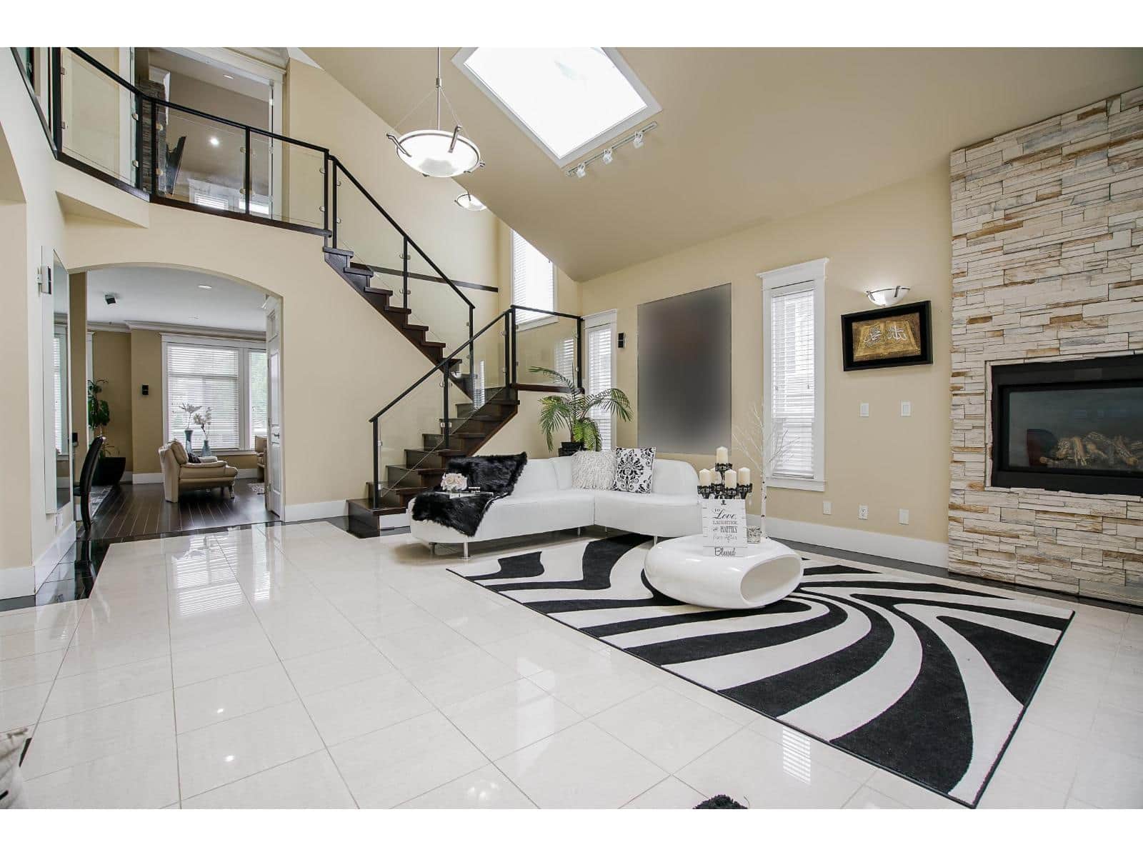 15075 70A AVENUE - Photo 3 of 35, Surrey, British Columbia