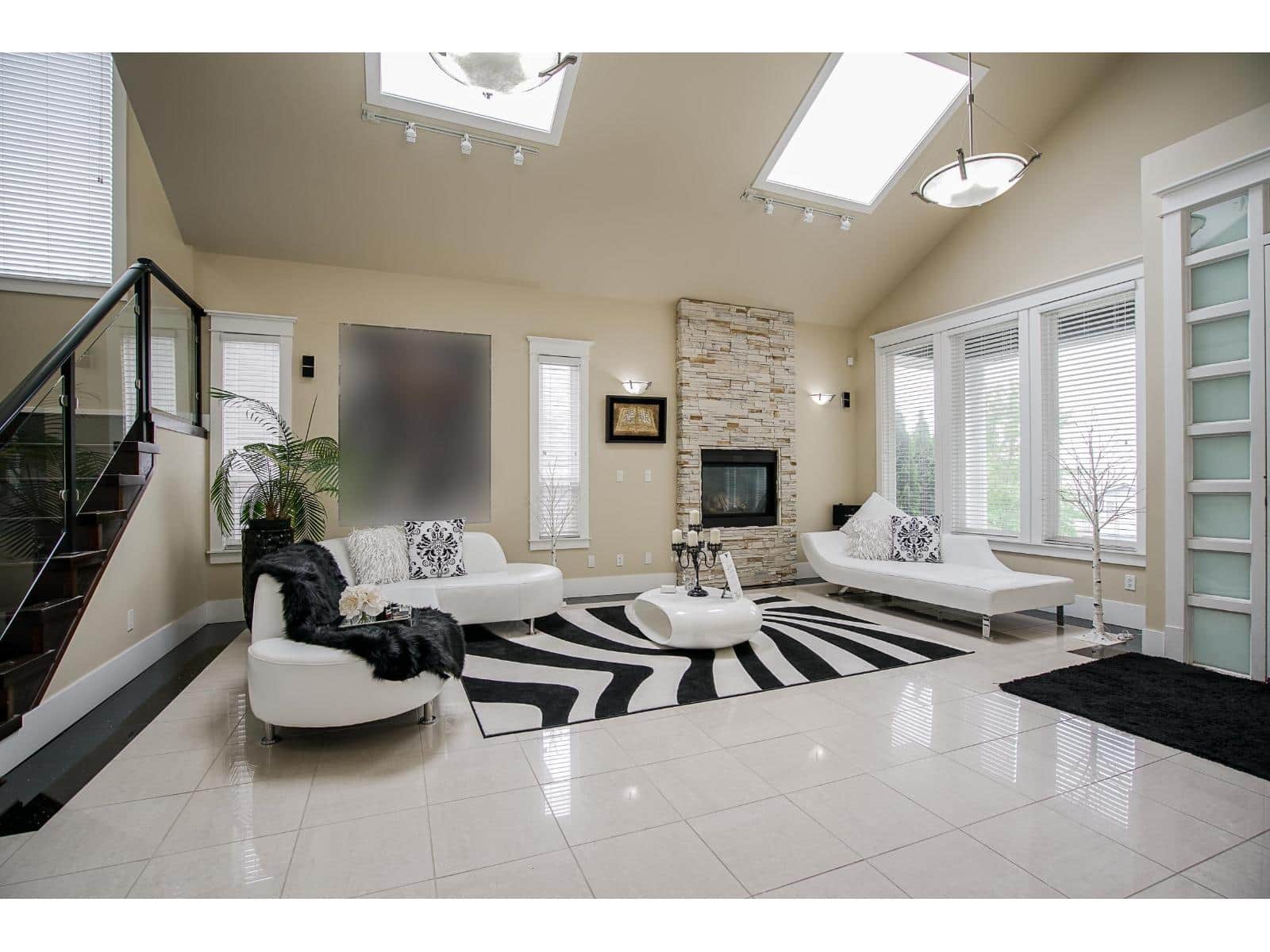 15075 70A AVENUE - Photo 4 of 35, Surrey, British Columbia