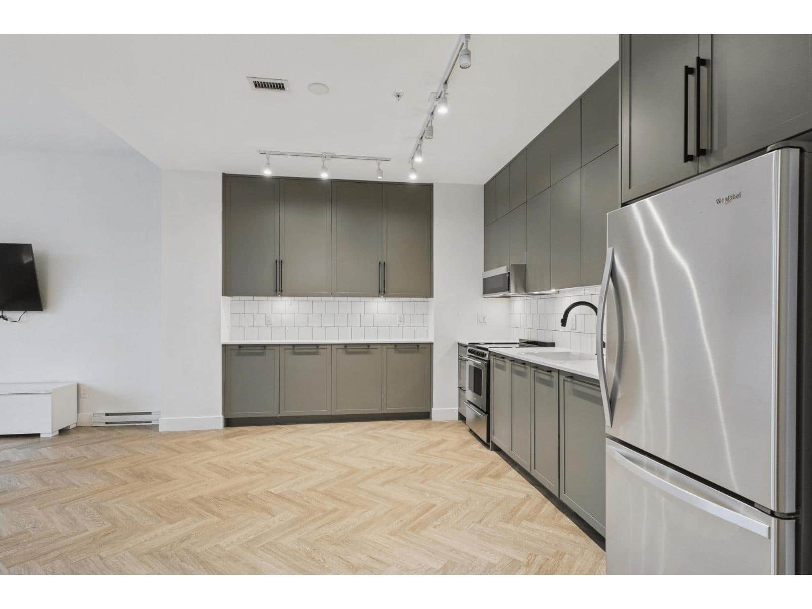 1F 13933 105 BOULEVARD - Photo 2 of 21, Surrey, British Columbia