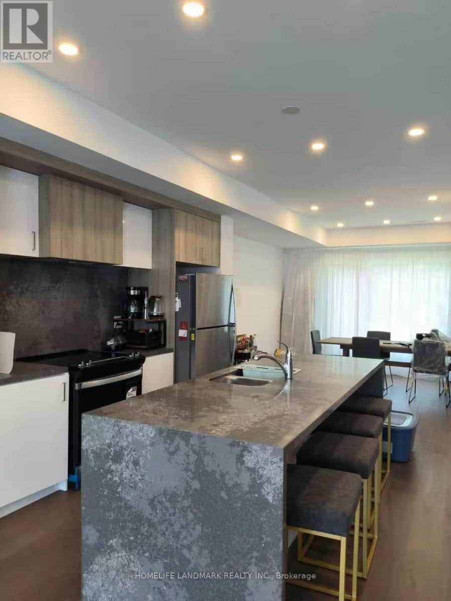 UPPER - 12 PERSICA STREET - Photo 4 of 7, Richmond Hill (Oak Ridges), Ontario