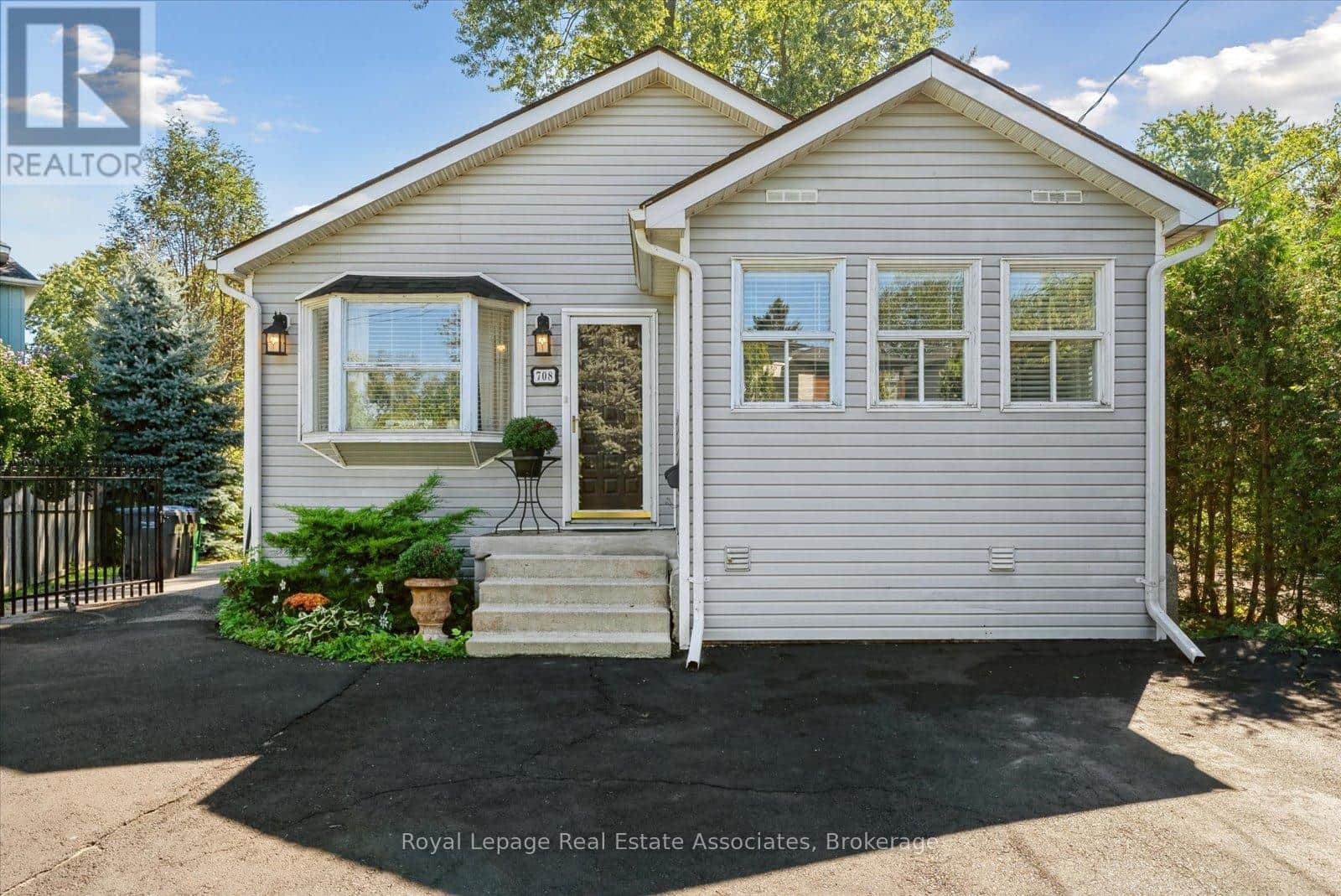 708 MONTBECK CRESCENT - Photo 2 of 42, Mississauga (Lakeview), Ontario