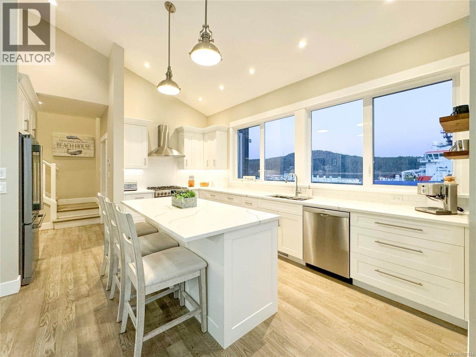 812 Sunset Pt - Photo 3 of 23, Sooke, British Columbia