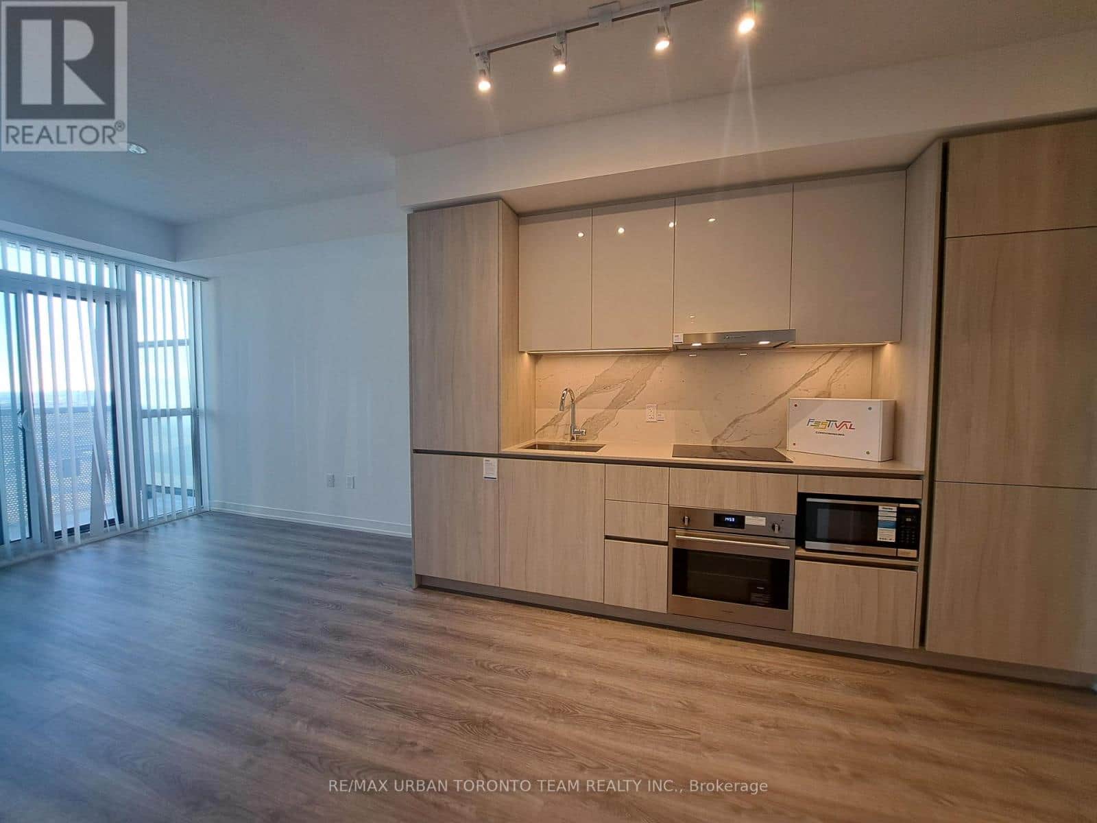 2110 - 8 INTERCHANGE WAY - Photo 4 of 14, Vaughan (Vaughan Corporate Centre), Ontario