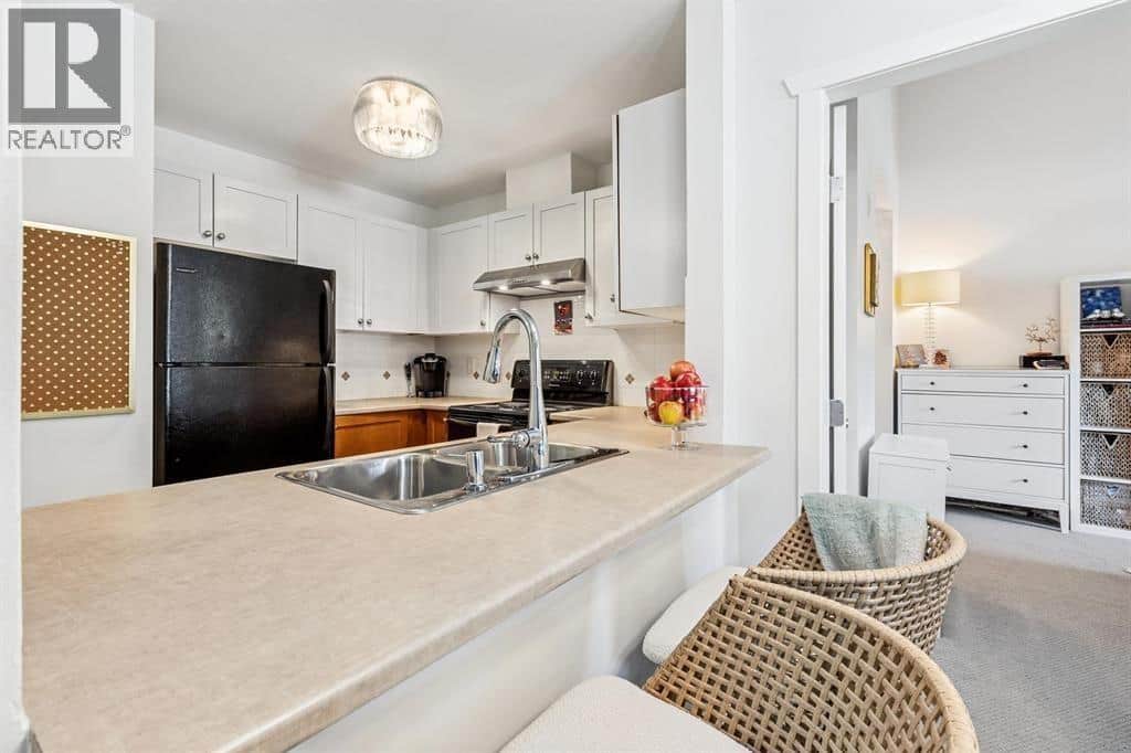 404 183 W 23RD STREET - Photo 4 of 20, North Vancouver, British Columbia