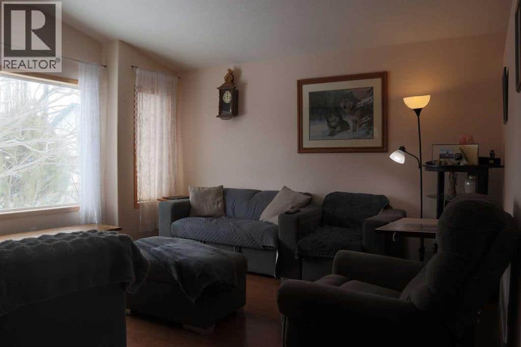 5228 41 st Crescent - Photo 3 of 29, Innisfail, Alberta