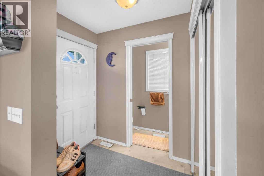 6 Saddlemont Way NE - Photo 4 of 35, Calgary, Alberta