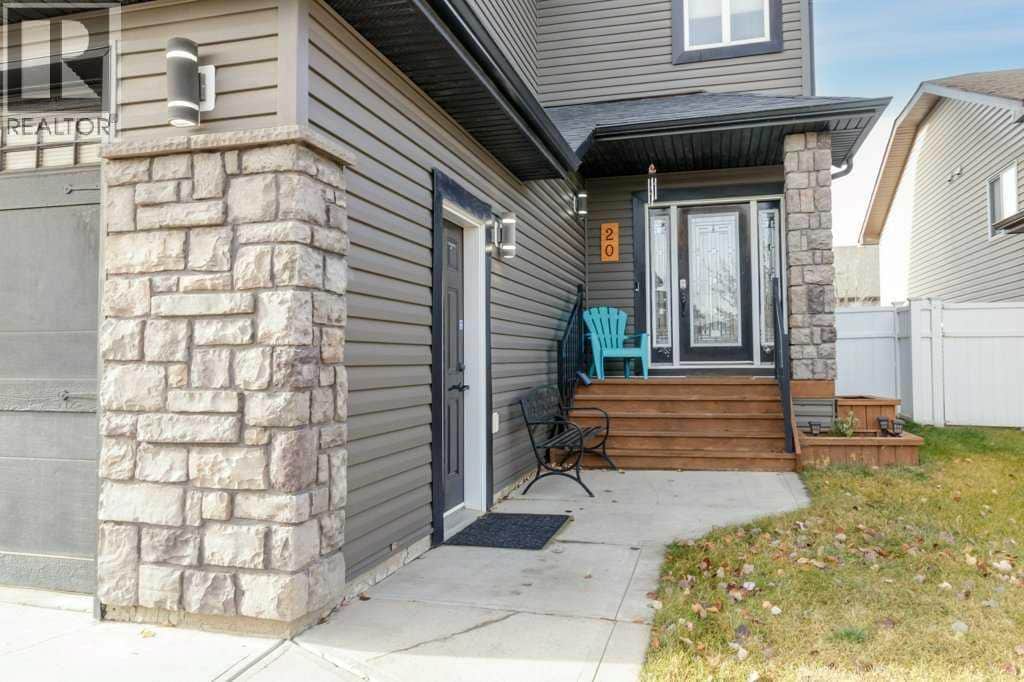 20 Oakfield Close - Photo 3 of 44, Red Deer, Alberta