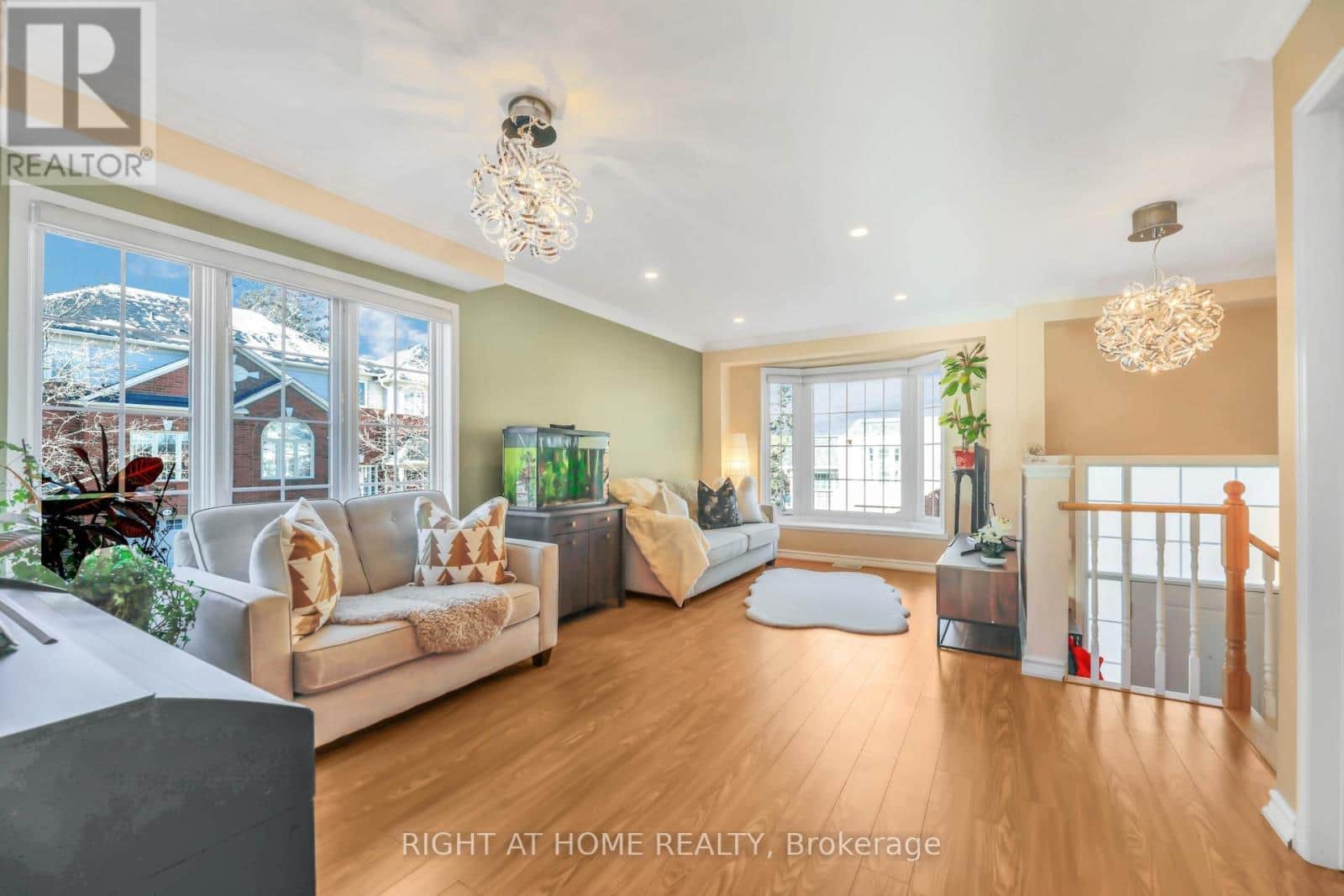 40 - 130 MOSAICS AVENUE - Photo 2 of 34, Aurora (Aurora Highlands), Ontario