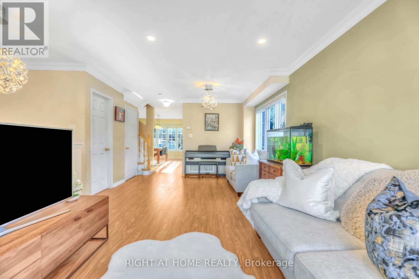 40 - 130 MOSAICS AVENUE - Photo 4 of 34, Aurora (Aurora Highlands), Ontario