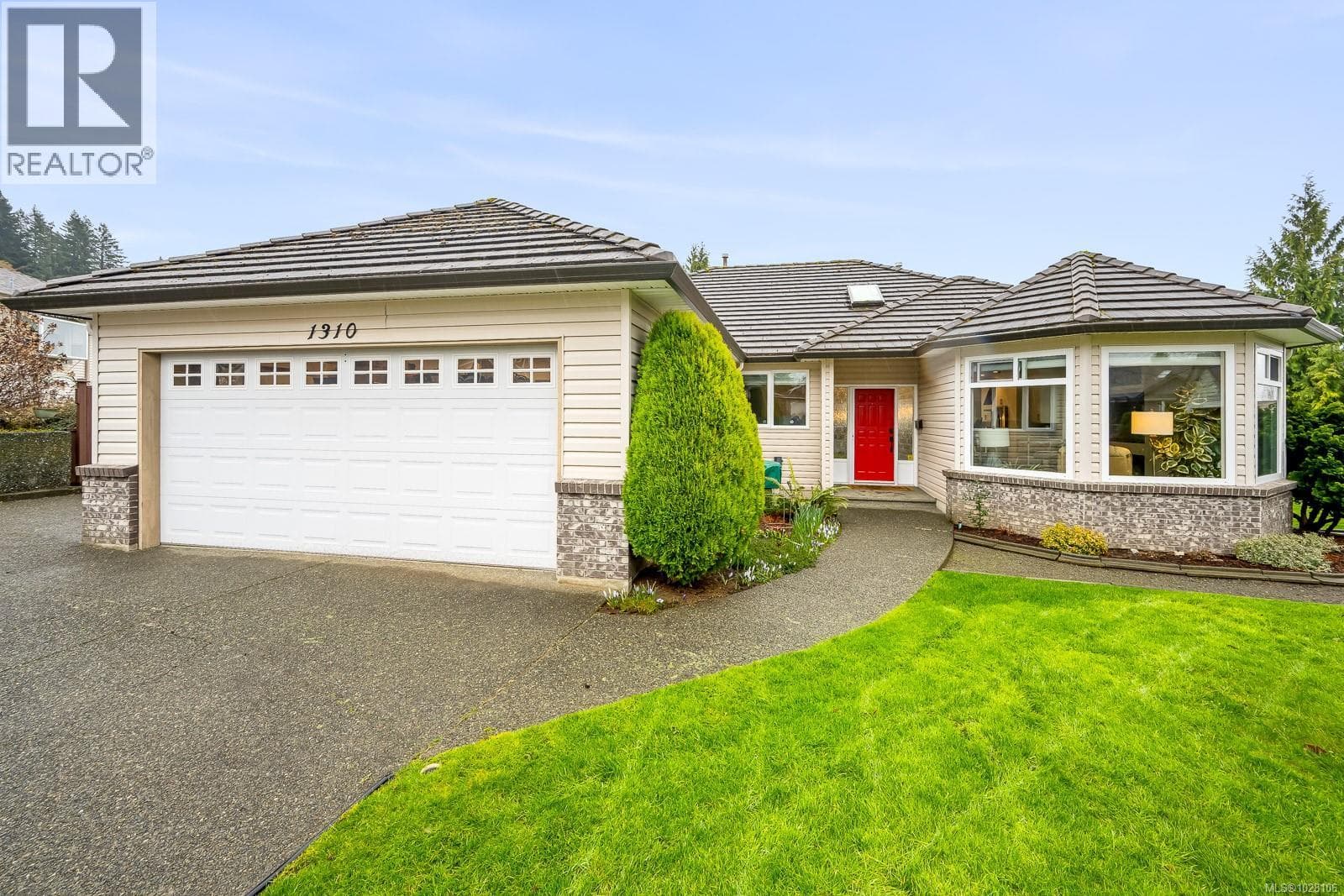 1310 PHEASANT Pl - Main photo, Courtenay, British Columbia