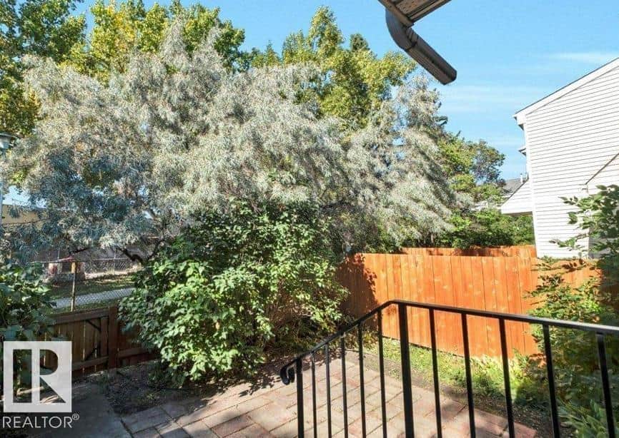 12A CASTLE TC NW - Photo 3 of 25, Edmonton, Alberta