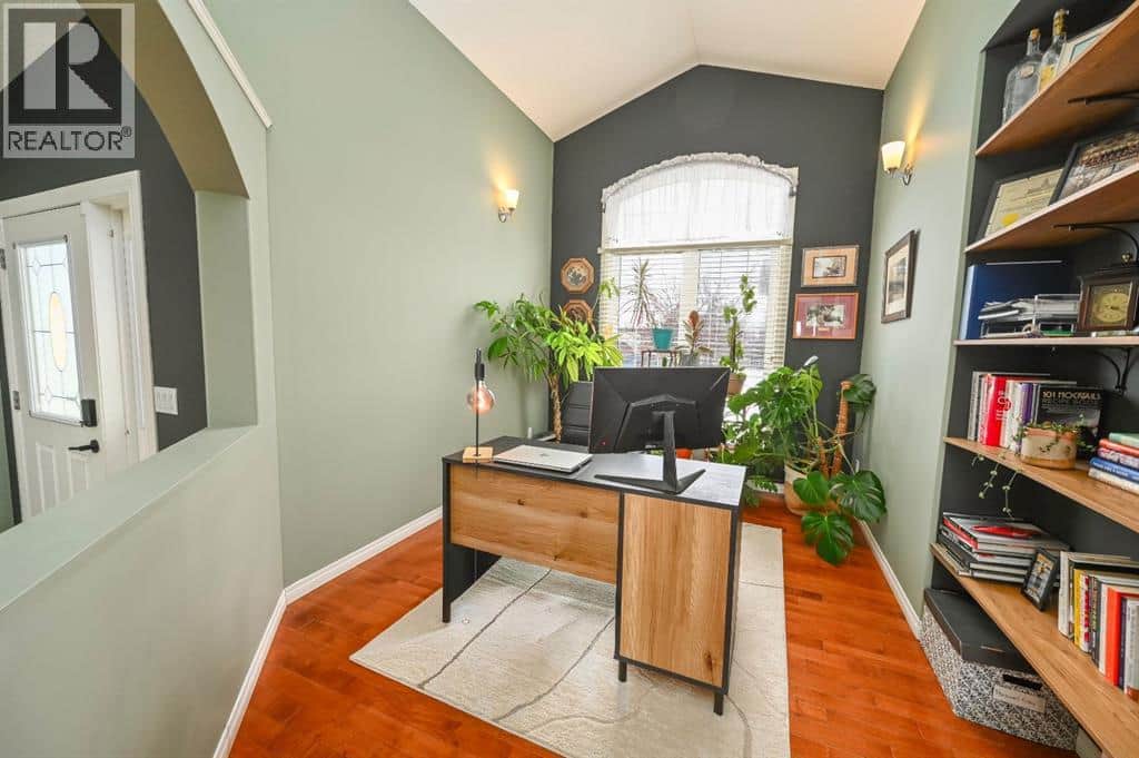 77 Pondside Crescent - Photo 3 of 32, Blackfalds, Alberta