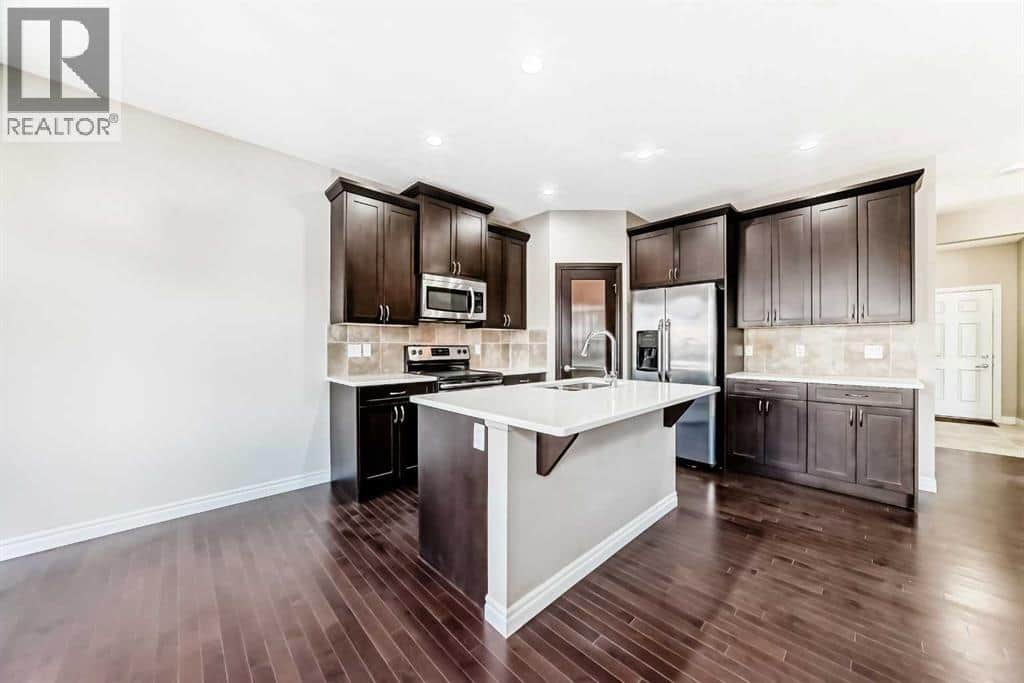 2159 Hillcrest Green SW - Photo 5 of 48, Airdrie, Alberta