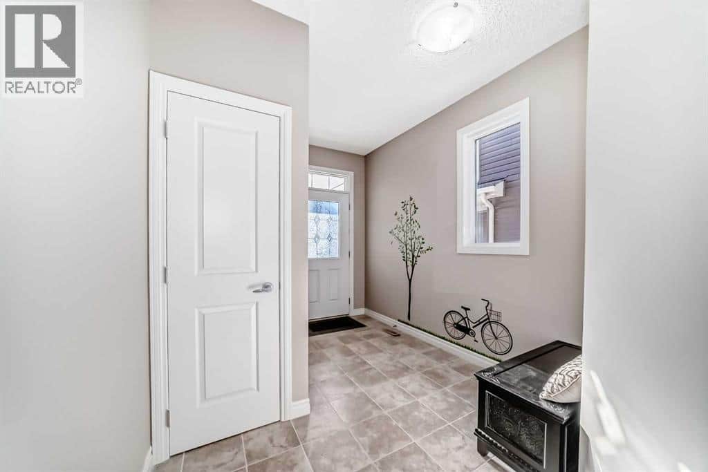 2159 Hillcrest Green SW - Photo 4 of 48, Airdrie, Alberta