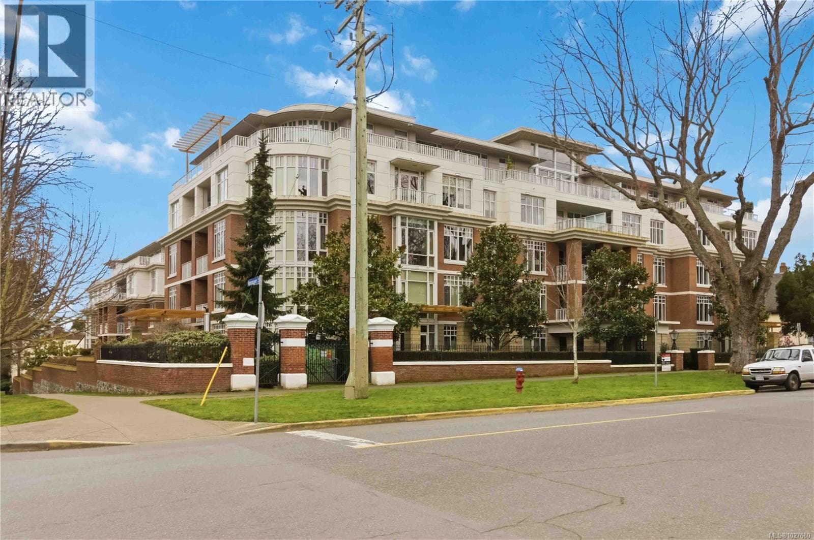 508 999 Burdett Ave - Main photo, Victoria, British Columbia