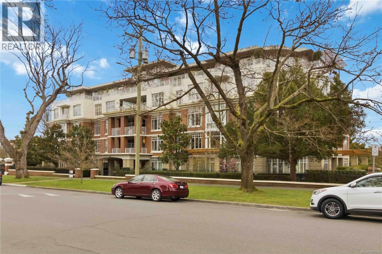 508 999 Burdett Ave - Photo 3 of 45, Victoria, British Columbia