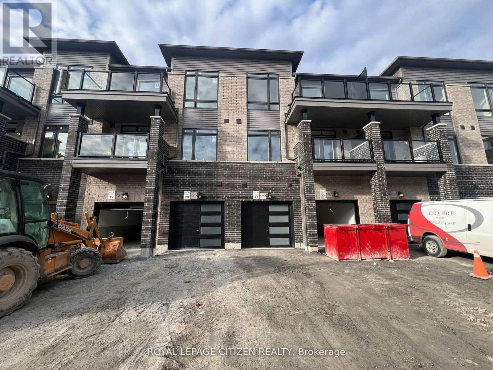 24 ESQUIRE WAY - Photo 2 of 34, Whitby (Taunton North), Ontario