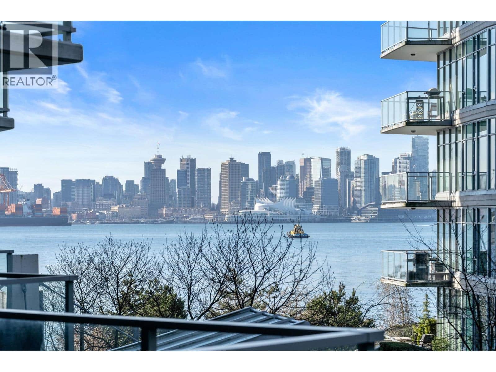 208 199 VICTORY SHIP WAY - Photo 3 of 33, North Vancouver, British Columbia