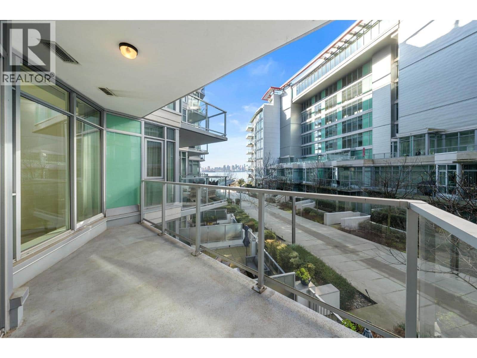 208 199 VICTORY SHIP WAY - Photo 4 of 33, North Vancouver, British Columbia