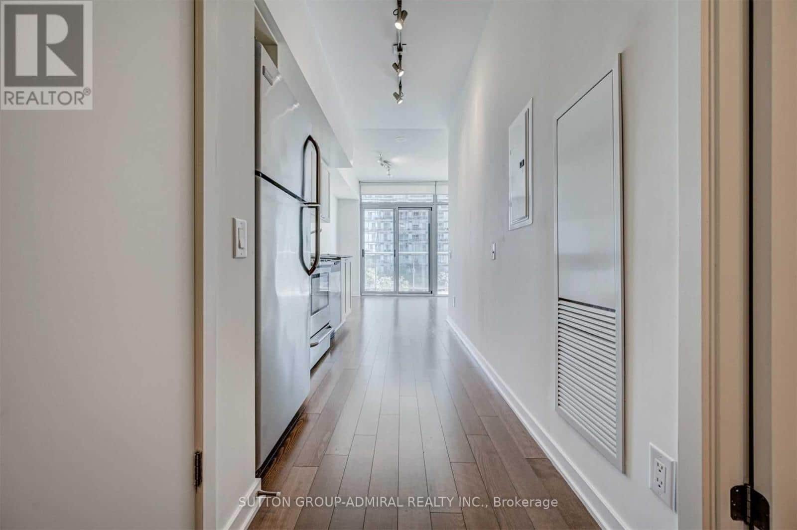 413 - 105 THE QUEENSWAY AVENUE - Photo 3 of 37, Toronto (High Park-Swansea), Ontario