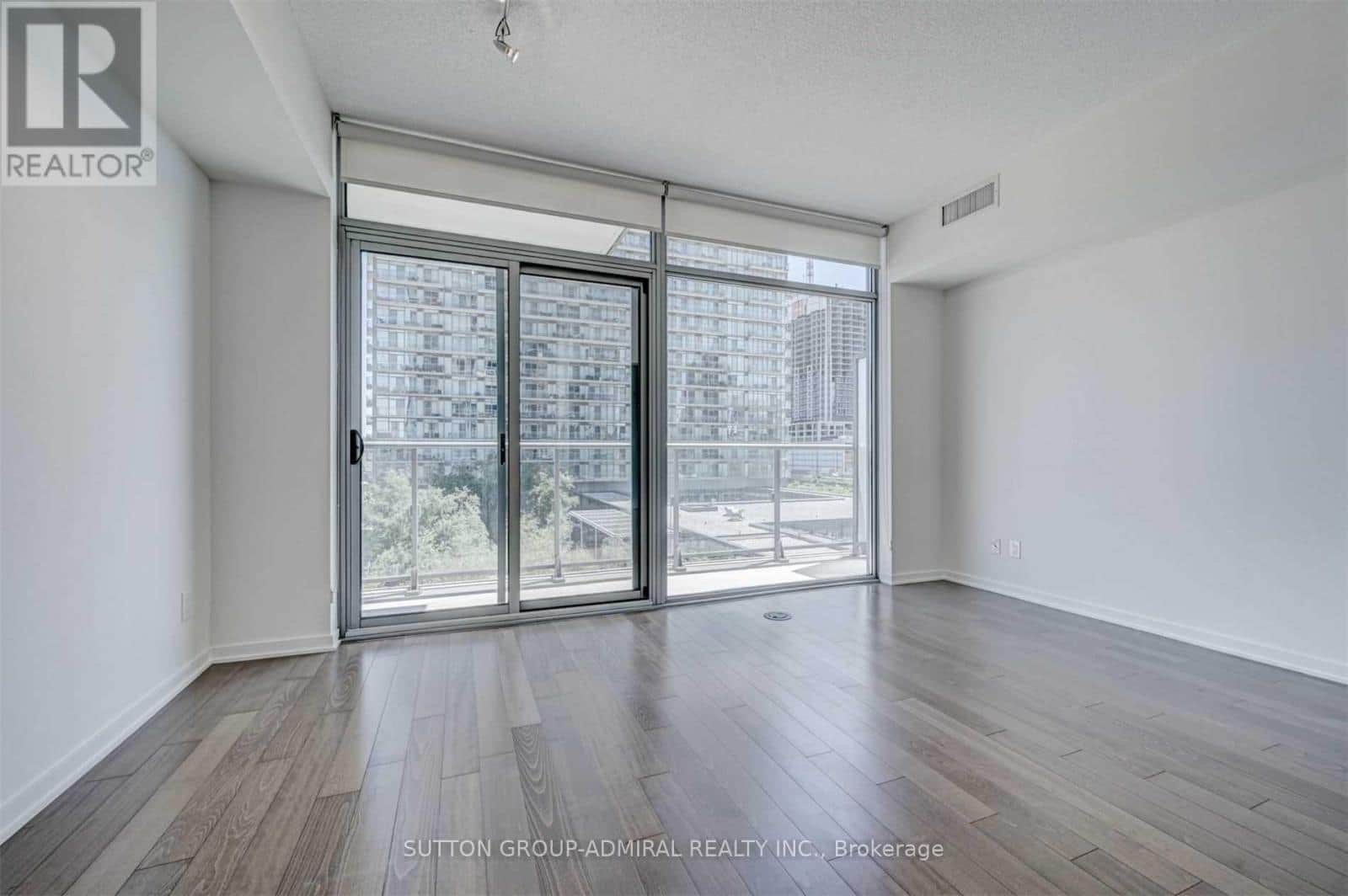 413 - 105 THE QUEENSWAY AVENUE - Photo 4 of 37, Toronto (High Park-Swansea), Ontario