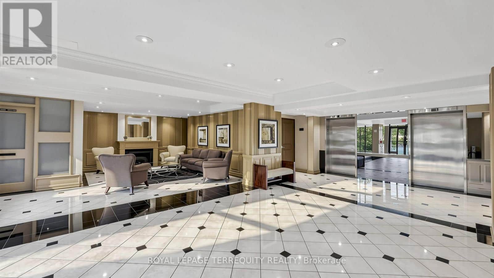 833 - 22 SOUTHPORT STREET - Photo 4 of 44, Toronto (High Park-Swansea), Ontario