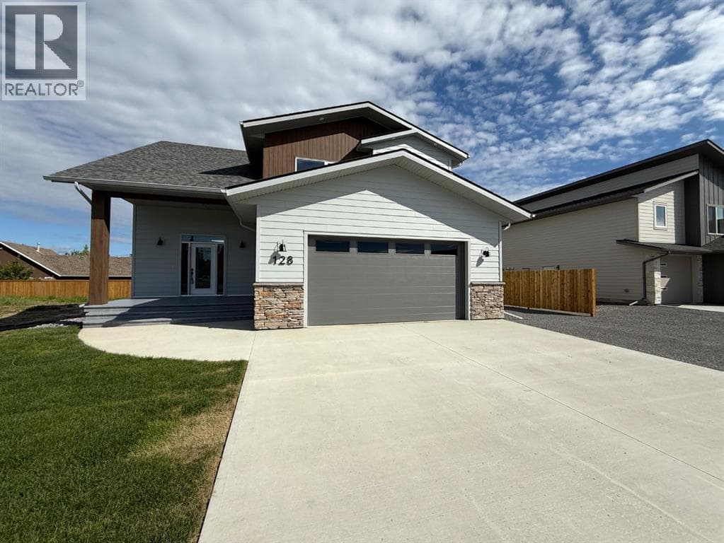 128 TRESTLE Place - Main photo, Hinton, Alberta