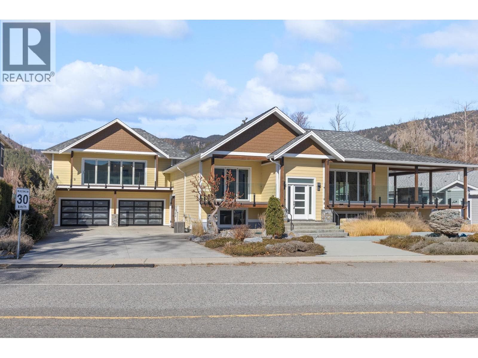 4020 Beach Avenue - Main photo, Peachland, British Columbia