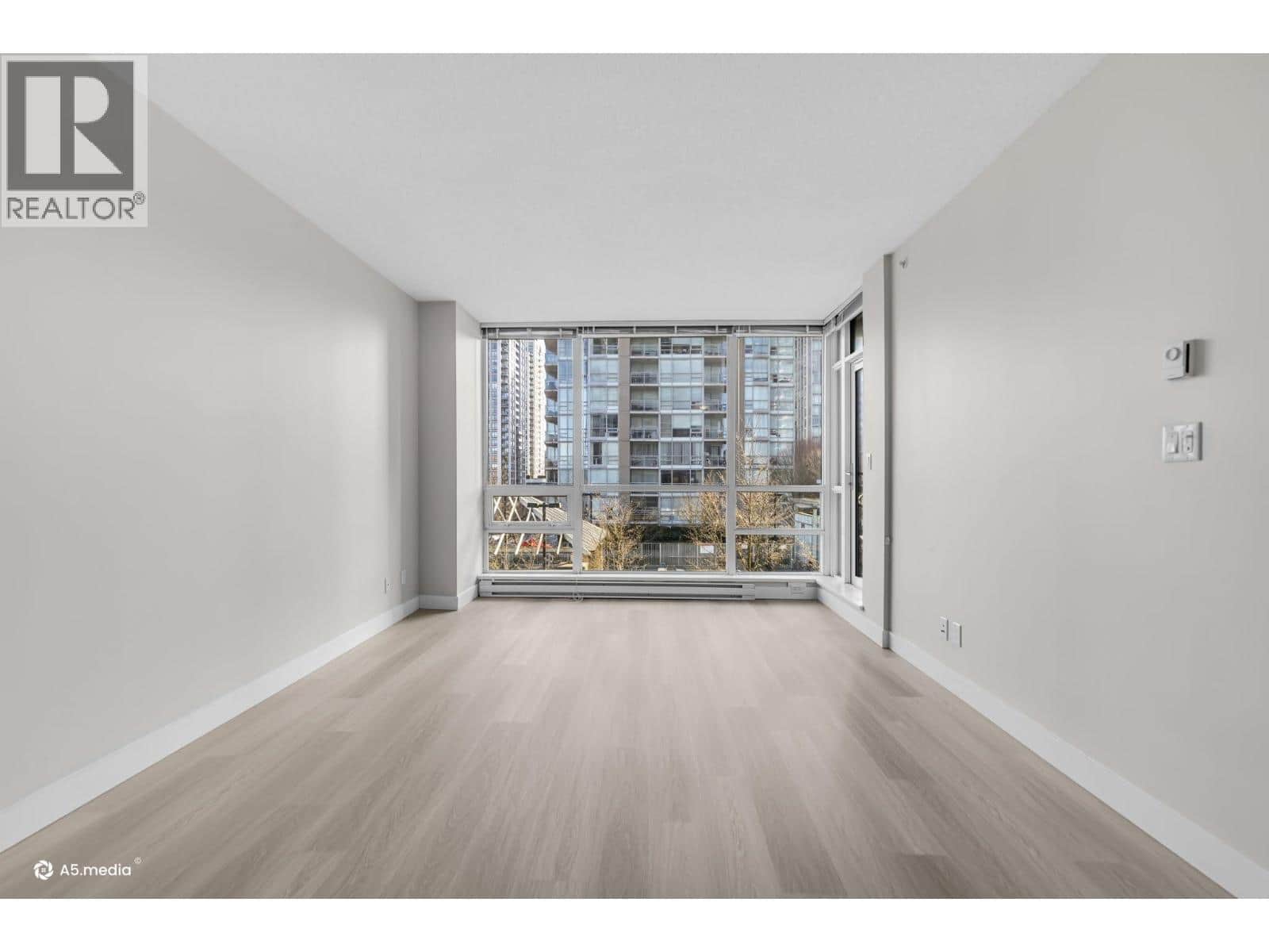 706 2968 GLEN DRIVE - Photo 3 of 34, Coquitlam, British Columbia